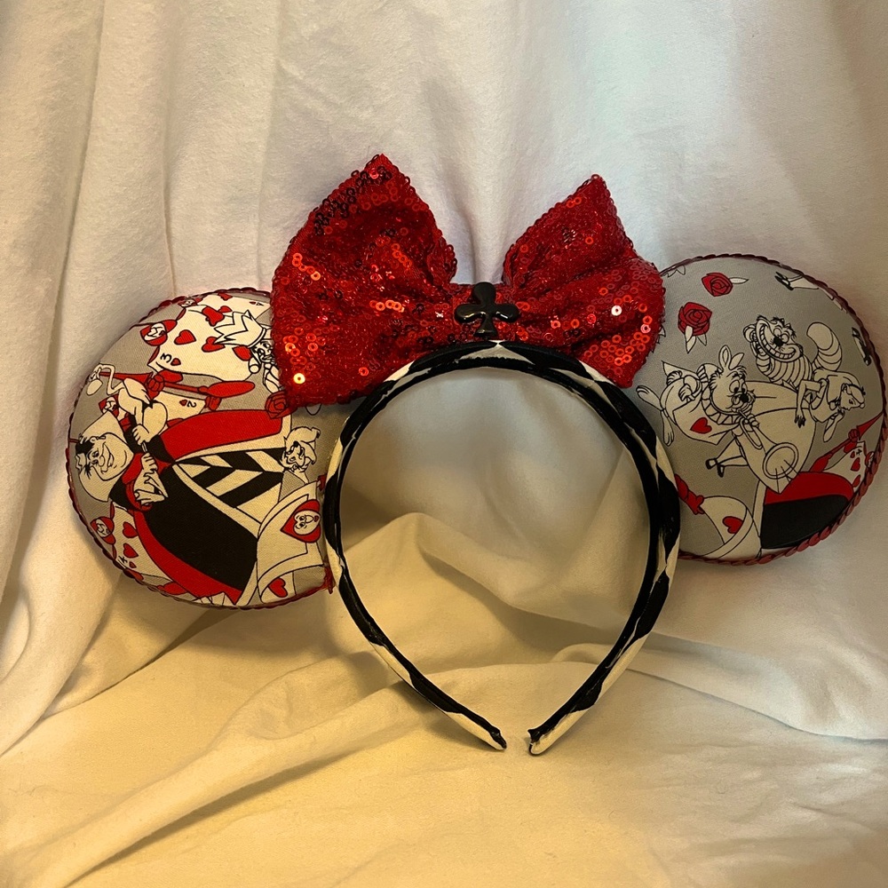 Alice in Wonderland Minnie ears! Great for a trip to Disney!